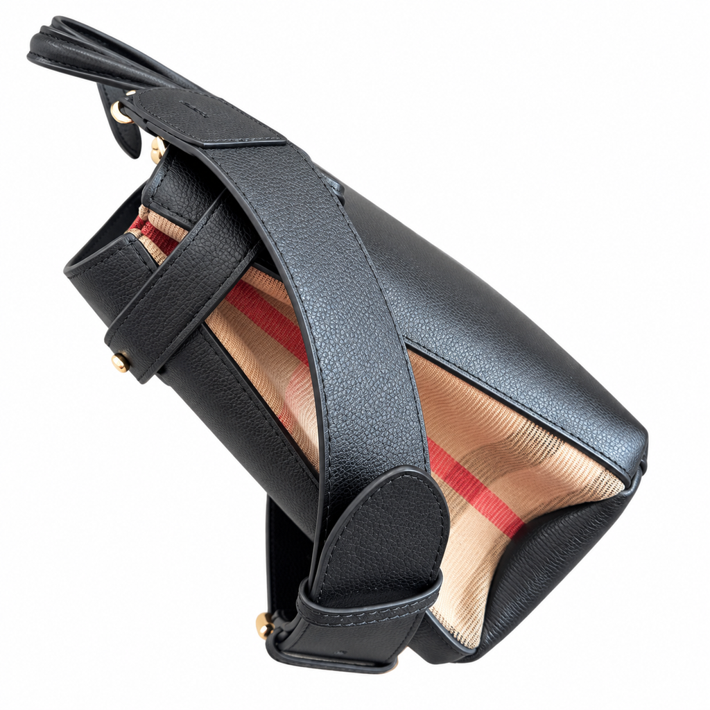 Burberry Versatile Crossbody Bag for Everyday Style
